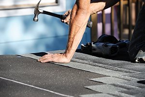 3 Clear Signs You’re Dealing with a Roofing Scam